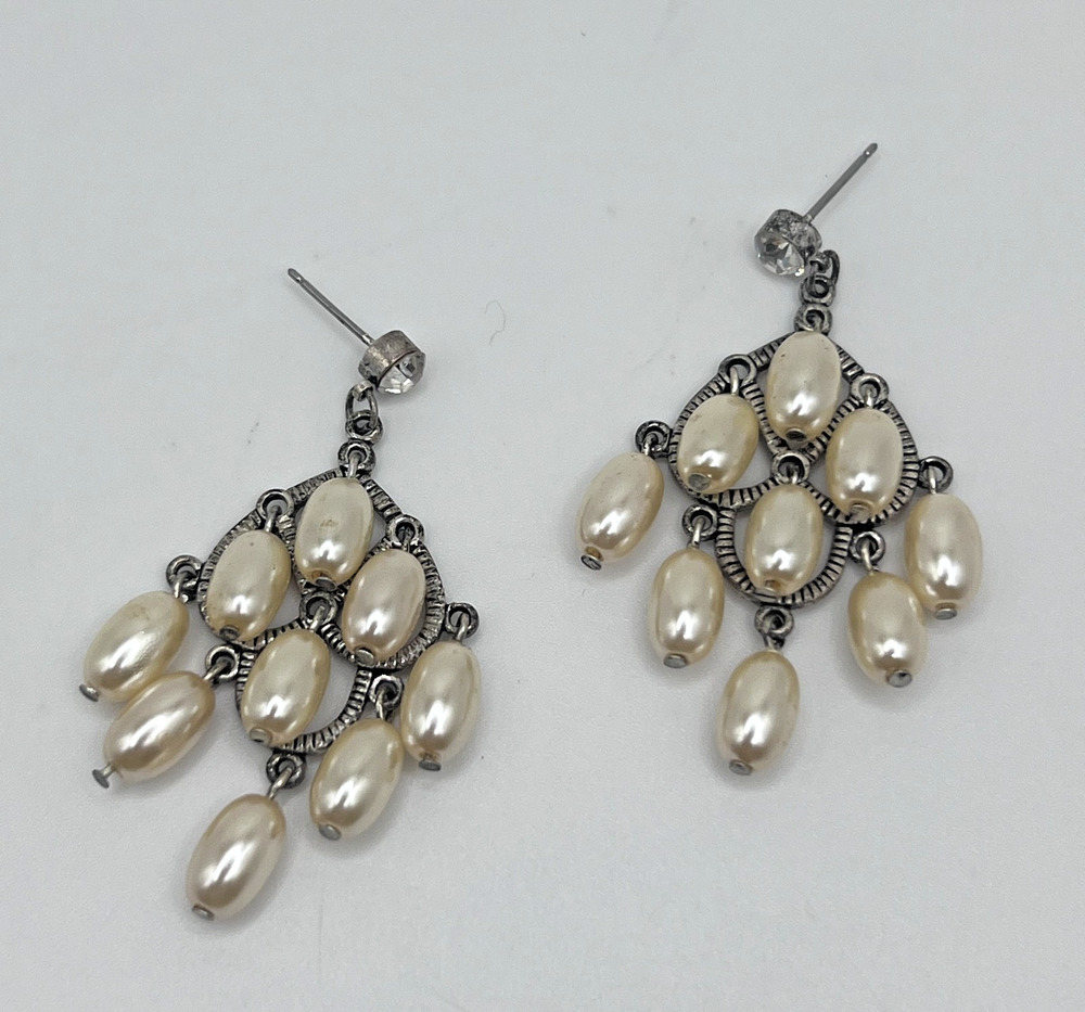 Vintage Style Silver Tone Faux Pearl Chandelier Dangle Drop Statement Earrings